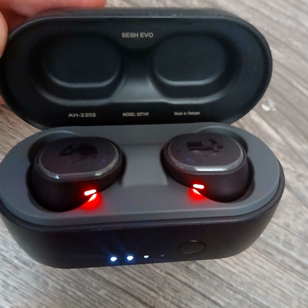 Skull candy Bluetooth ear buds